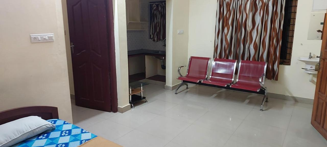 Guruvayur Adithya Guruvāyūr Exterior foto