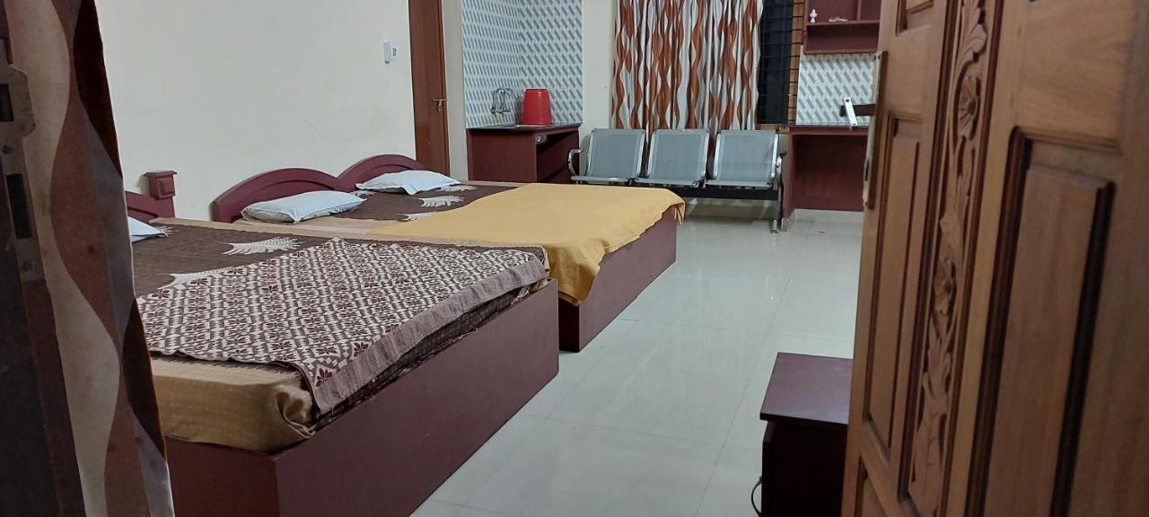 Guruvayur Adithya Guruvāyūr Exterior foto